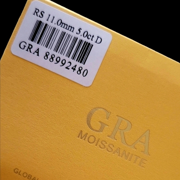 MOISSANITE 925SS | Sz 7 | 3 Carat WG Simulated Diamond w/ GRA Certification NWT - Picture 9 of 10